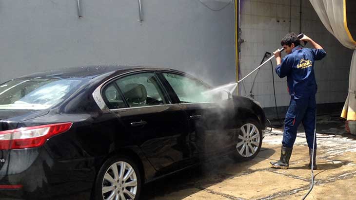 شستشو و خشکشویی اتومبیل(کارواش) بهاباد